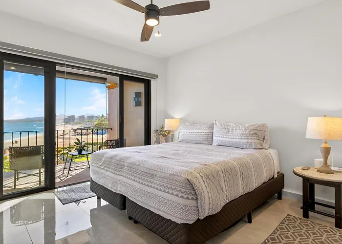 Casa Del Mar Elegant Two-story Oceanfront Escape *