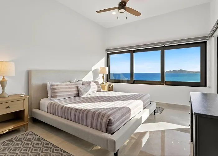 Casa Del Mar Elegant Two-story Oceanfront Escape Сasa de vacaciones *