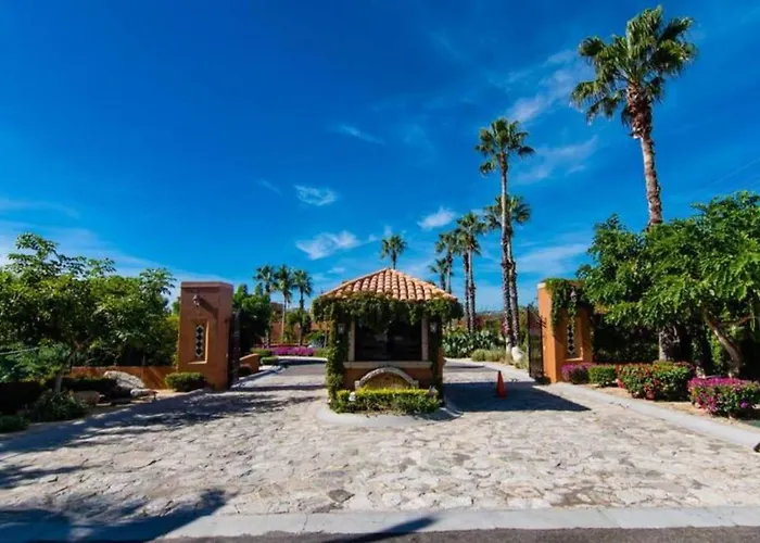 Casa Del Mar Elegant Two-story Oceanfront Escape